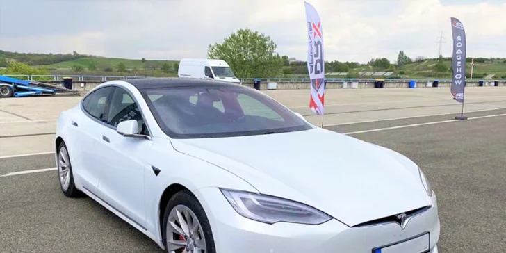 TESLA MODEL S PLAID 1020 LE