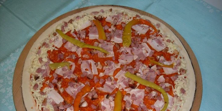 119 Kč za MAXI pizzu (45 cm) a posezení plné chutí až pro ČTYŘI labužníky.