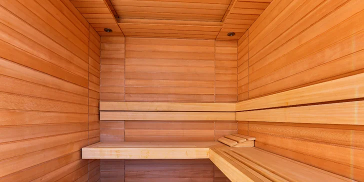Čeká vás tu neomezený vstup do bazénu, můžete si připlatit také relax v sauně nebo turecké lázni.