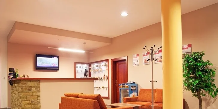 299 Kč za očisťující medovou masáž v krásném resortu Golf & Spa Kunětická hora. Jarní detox a povzbuzení pro vaše tělo.