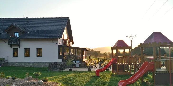 Hotel leží jen 5 km od slovenských a 0,5 km od polských hranic a představuje tak perfektní základnu pro výlety.