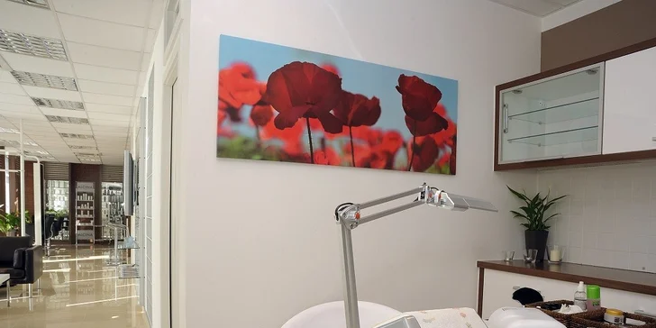 Manikúra, P-Shine, nové gelové nehty či doplnění