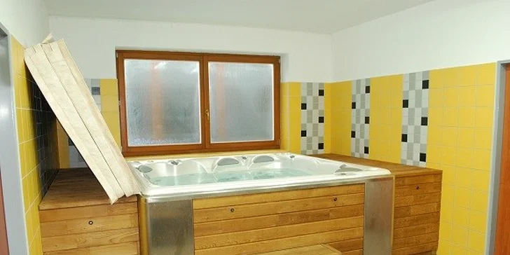149 Kč za hodinový pronájem privátní vířivky až pro 6 osob. Zasloužená relaxace a uvolnění pro tělo i duši se slevou 50 %.