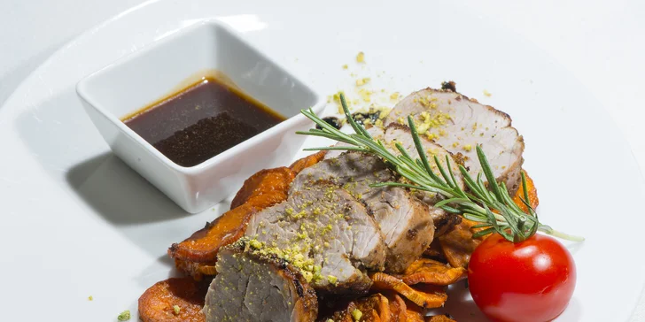 V hotelové restauraci si pochutnáte na domácích i světových kulinářských specialitách