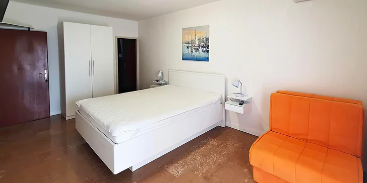 Apartmány jsou na výběr dva, jeden pro 4 osoby, druhý až pro 5.