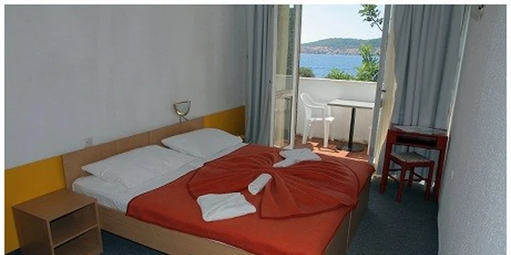 2990 Kč za šestidenní zájezd do Chorvatska a výlet na úchvatná Plitvická jezera. Hotel s vlastní pláží, polopenze, doprava autobusem i večerní plavba lodí.