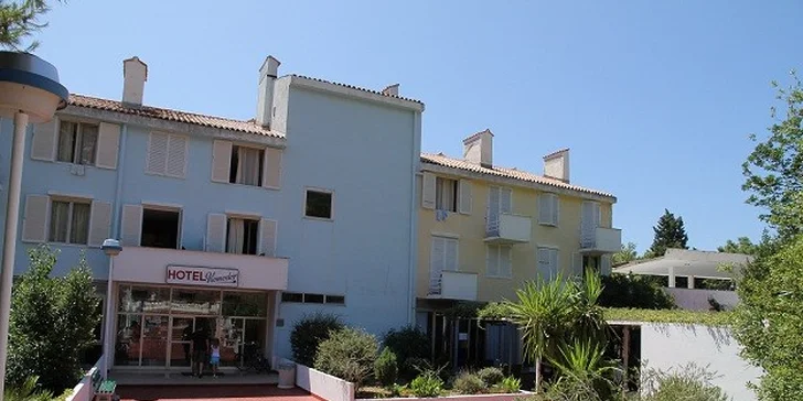 2990 Kč za šestidenní zájezd do Chorvatska a výlet na úchvatná Plitvická jezera. Hotel s vlastní pláží, polopenze, doprava autobusem i večerní plavba lodí.