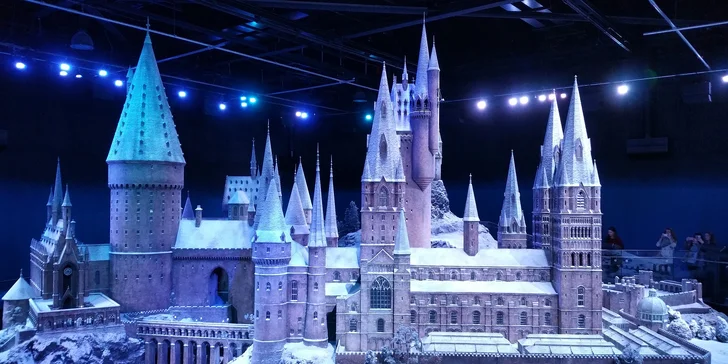 Pro zájemce je možnost návštěvy studií Warner Bros (Harry Potter). 