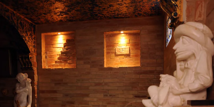 Naložíte se do vířivky a jako občerstvení tu bude ovoce a citronáda. 