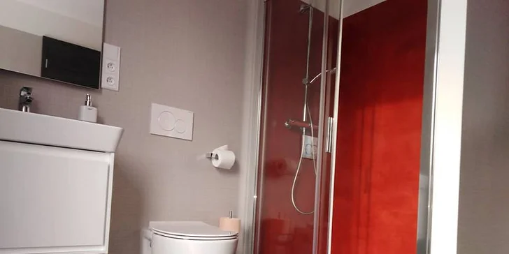 K dispozici je i obuv, ve které můžete přeběhnout k sauně.