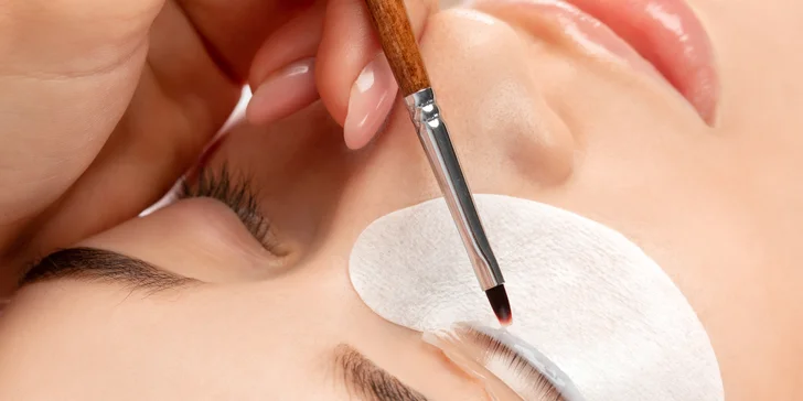 Laminácia obočia a lash lifting vám ušetria čas a zaručia dokonalý vzhľad na dlhé týždne