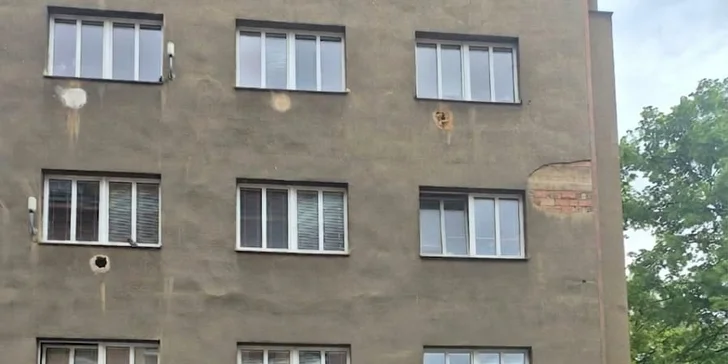 Čeká vás čisticí procedura, peeling, relaxační masáž obličeje a maska podle výběru, které vaší pleti dodá nový život. 