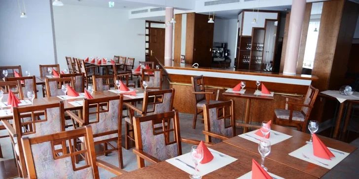 V hotelové pizzerii si pochutnáte na italských dobrotách.