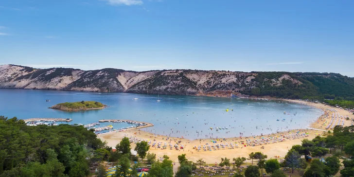 Dovolenka na ostrove Rab pri najkrajšej pláži Jadranu: polpenzia, deti do 11,9 rokov zdarma