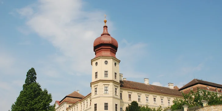 A keď tam už budete, tak si odskočte na malú chvíľu aj do benediktínskeho kláštora Göttweig, kde žijú mnísi už viac ako 900 rokov.