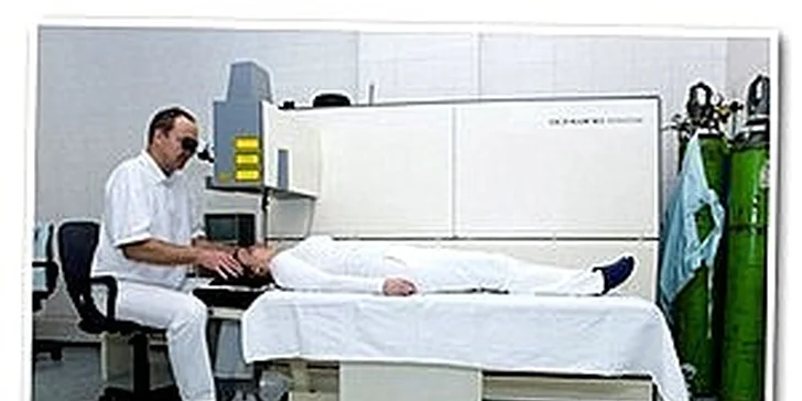 Laserová operace jednoho oka
