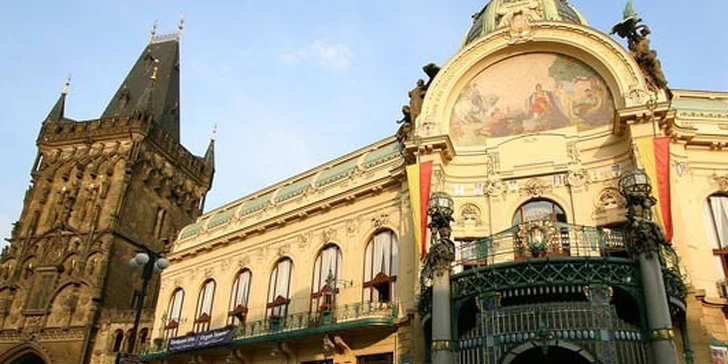 Kavárnu Obecní dům najdete v centru staré Prahy na náměstí Republiky