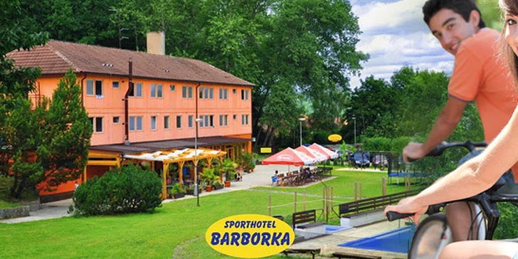 Aktivní dovolená v Hluboké nad Vltavou pro DVA či rodinu s dětmi. ČTYŘI dny ve Sporthotelu Barborka, finská sauna, svačiny na výlety i na kolo.