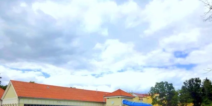 Aquapark je oblíbené místo, kde se baví celá rodina.