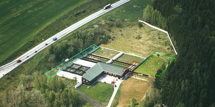 Střelecký multibalíček: brokovnice, samopal UZI a Thompson i pistole