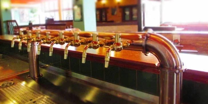 Nechte si natočit pěkně vychlazené pivo.