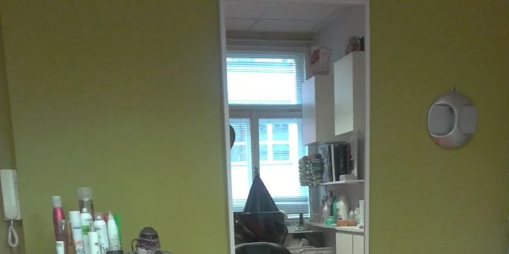 Barvení vlasů krátkých a polodlouhých vlasů
