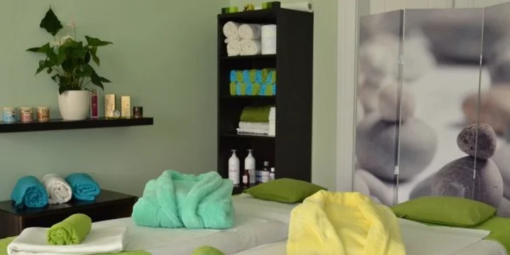 Důkladná mokrá pedikúra včetně reflexní masáže plosek nohou
