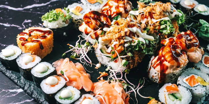 Každý sushi set zahrnuje 36 rozmanitých kousků.