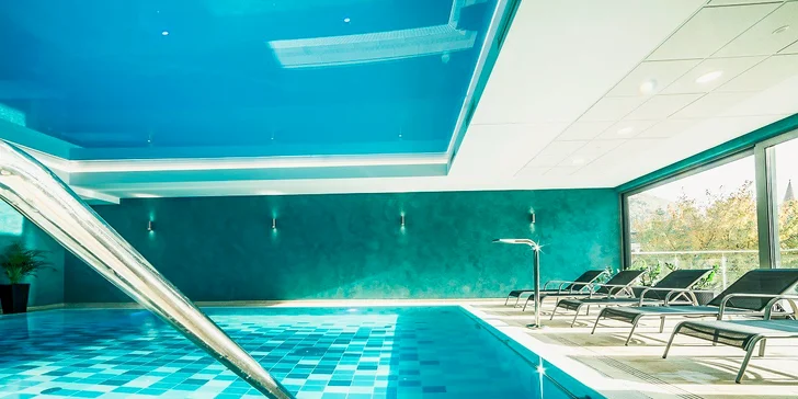 Vo Vodnom svete nájdete zážitkovo relaxačný bazén s atrakciami a teplotou cca 30-32 °C.