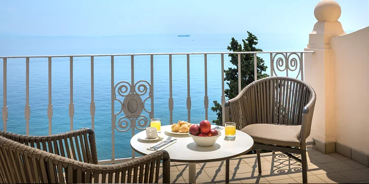 K pokojům Superior patří balkon s výhledem na moře. 