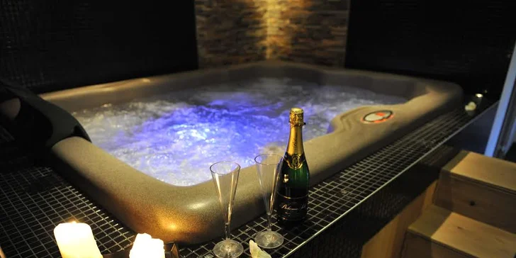 Soukromé VIP spa s vířivkou, saunou a sektem