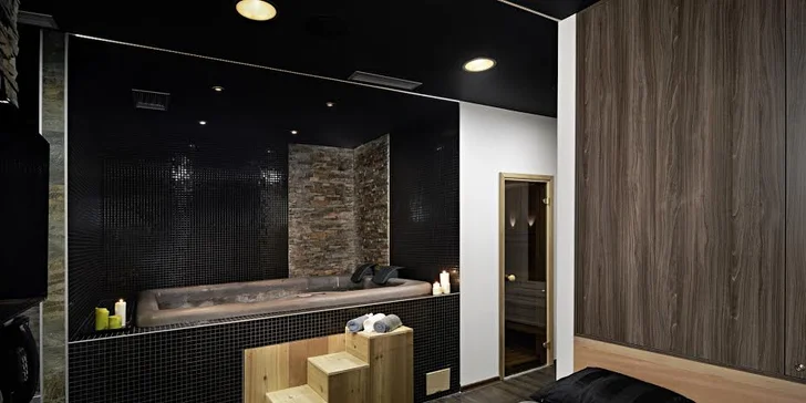 Soukromé VIP spa s vířivkou, saunou a sektem