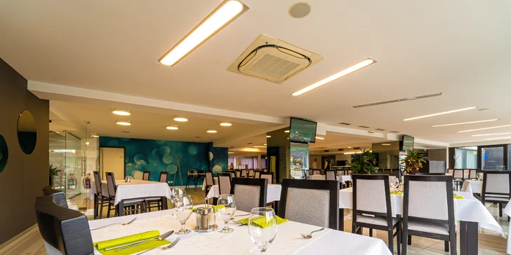 V hotelové restauraci nebudete mít nouzi o chutné jídlo.
