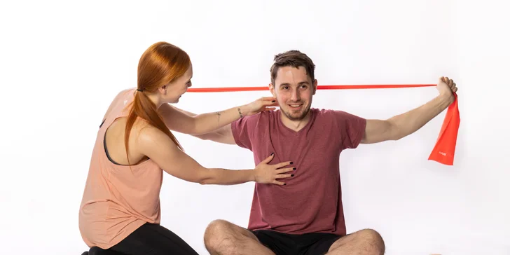 Aktivace mezilopatkových svalů za pomoci therabandu