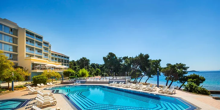 Hotel Aminess Grand Azur**** v oblíbeném letovisku Orebić vás nadhcne svou polohou i vybavením.