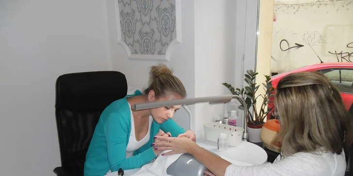 Nová gelová modeláž nebo doplnění gelové modeláže