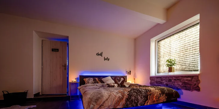 Součástí služby jsou osušky, malé ručníky do sauny i přezůvky.
