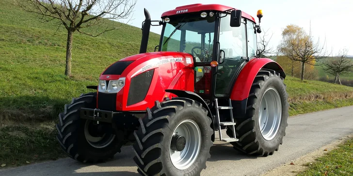 Jako malí jsme tyto kolosy obdivovali, teď si dokonce můžeme sednout i za volant.