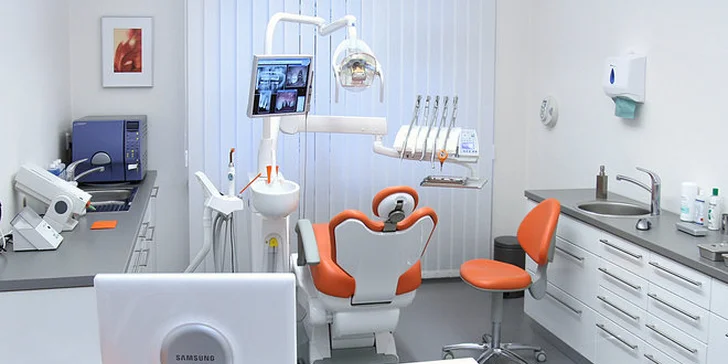 Profesionální bělení zubů na klinice Amradent