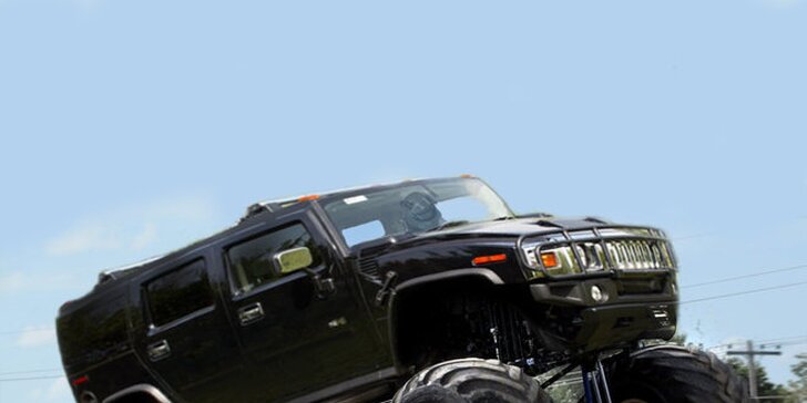 Řidičem několikatunového monstra: Jízda v Hummer Monster trucku