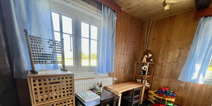Ve společné místnosti je i dětský koutek.