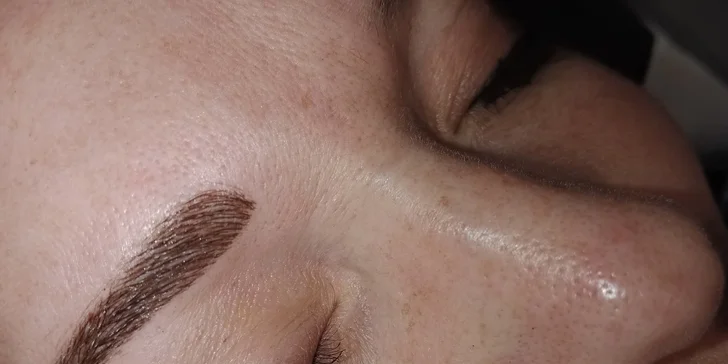 V nabídce je také varianta na zvýraznění obočí metodou microblading.