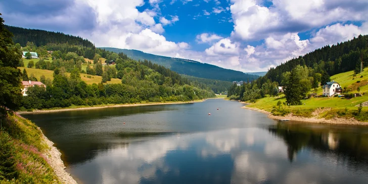 V teplejších měsících si naplánujte např. výstup na Sněžku (7 km).