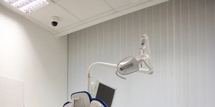 Dentální hygiena včetně pískování od zubního lékaře na klinice Ugorix Dent