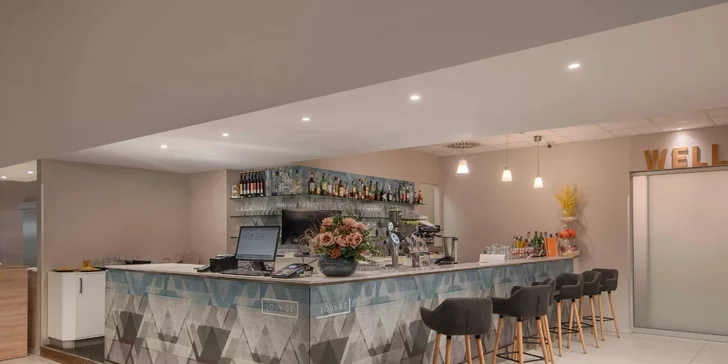 Lounge Bar.
