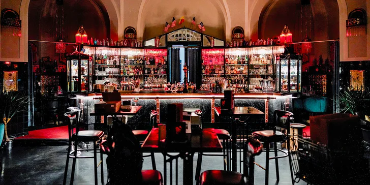 Kurzy mixologie a barmanství se konají přímo v Tretter’s American Baru v Obecním domě.