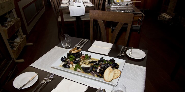 Gurmánský zážitek pro dva: Talíř mořských plodů připravených u vašeho stolu