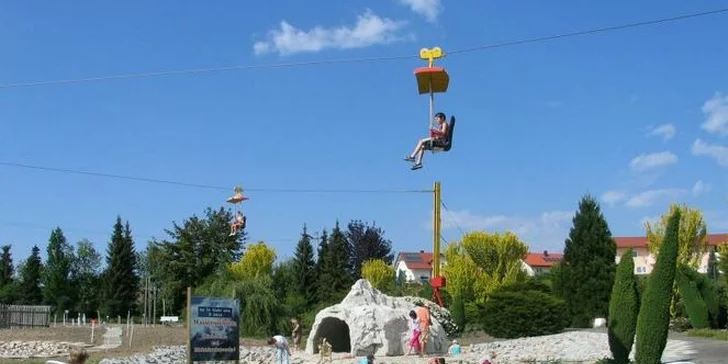 Jednodenní zájezd do zábavního parku Churpfalz v Bavorsku. Neomezený vstup na atrakce pro malé a velké. Piráti z Karibiku, skluzavky, pohádkový zámek