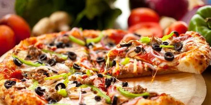 Dvě libovolné křupavé pizzy dle výběru u Zeleného stromu