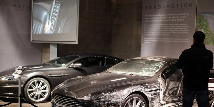 Do Londýna za slavnými vozy, které řídil agent 007
